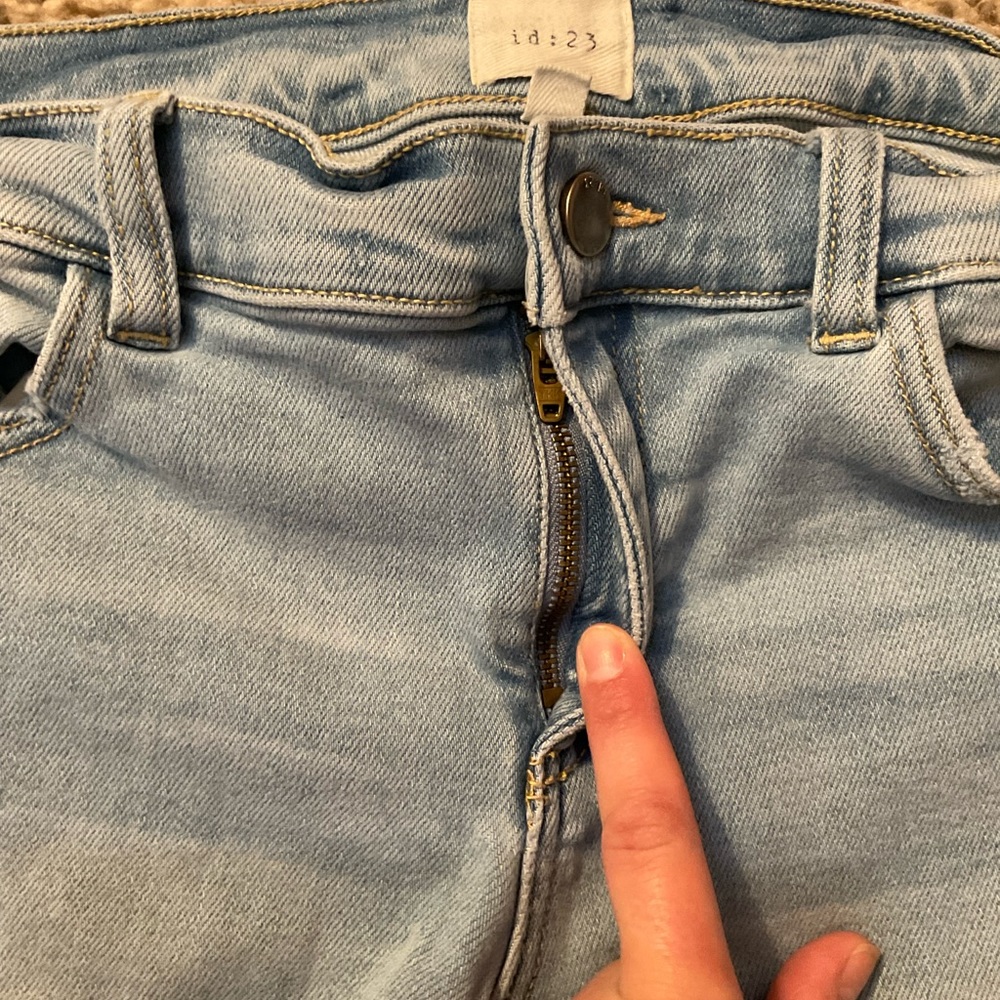 ID:23 RIPPED JEANS - Picture 4 of 8
